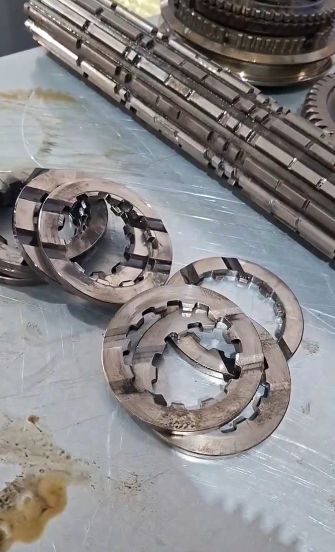 Шайбы вторичного вала КПП — изношенный комплект